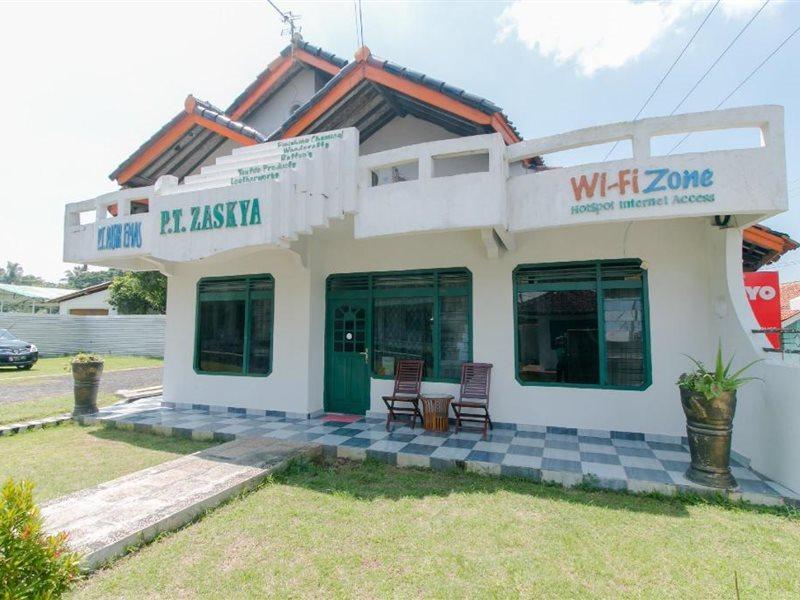 Oyo 2858 Vafa Guesthouse Cianjur Exterior photo
