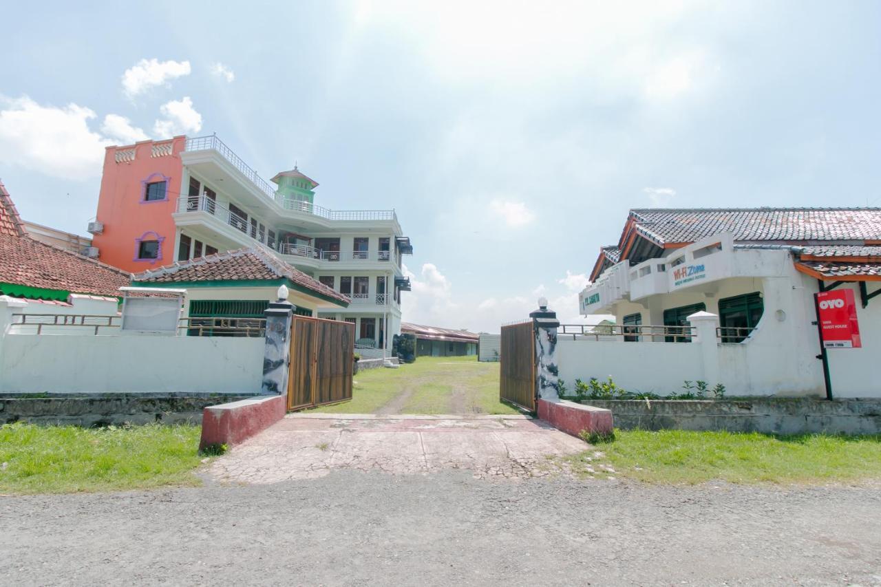 Oyo 2858 Vafa Guesthouse Cianjur Exterior photo