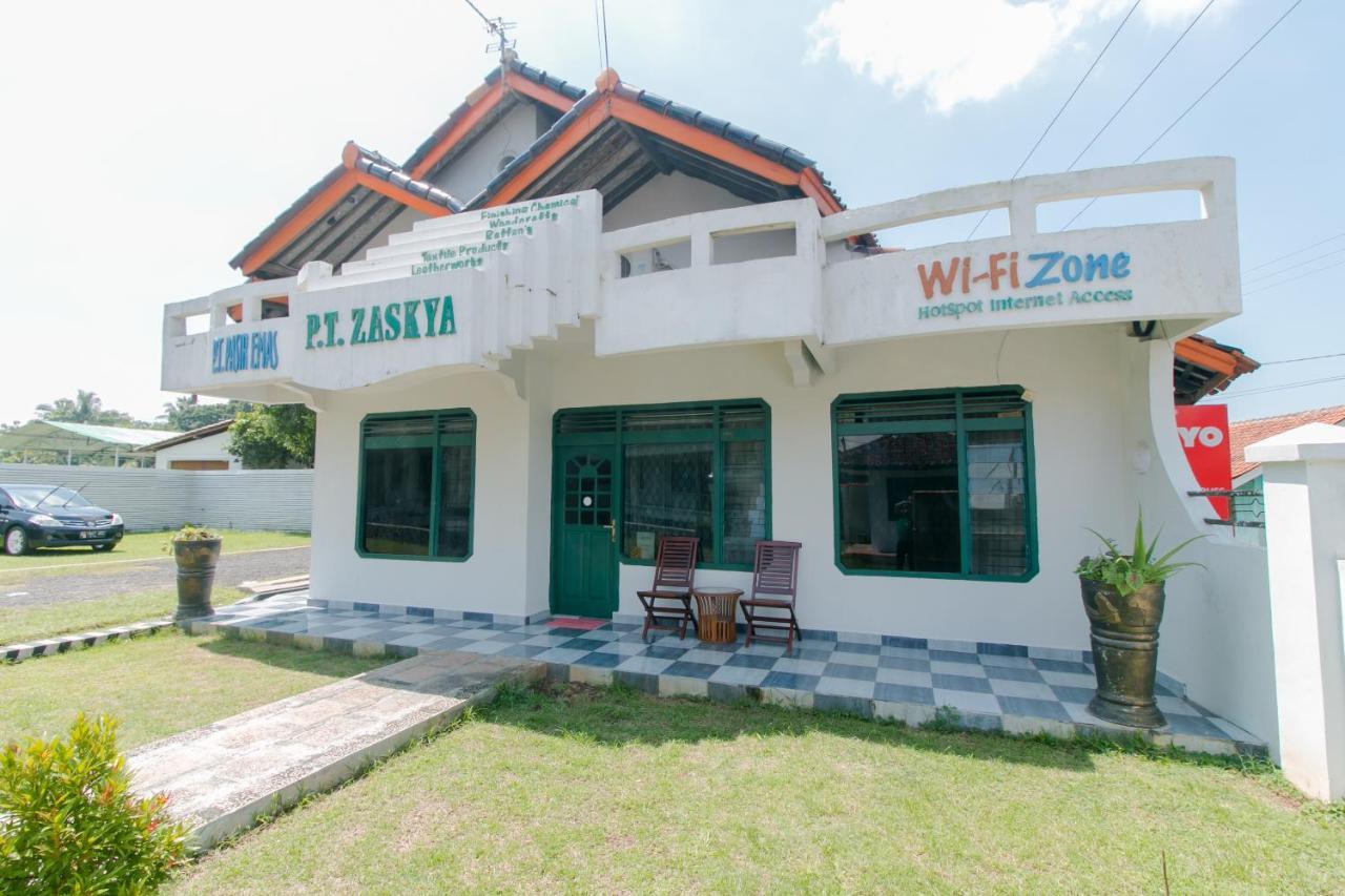 Oyo 2858 Vafa Guesthouse Cianjur Exterior photo