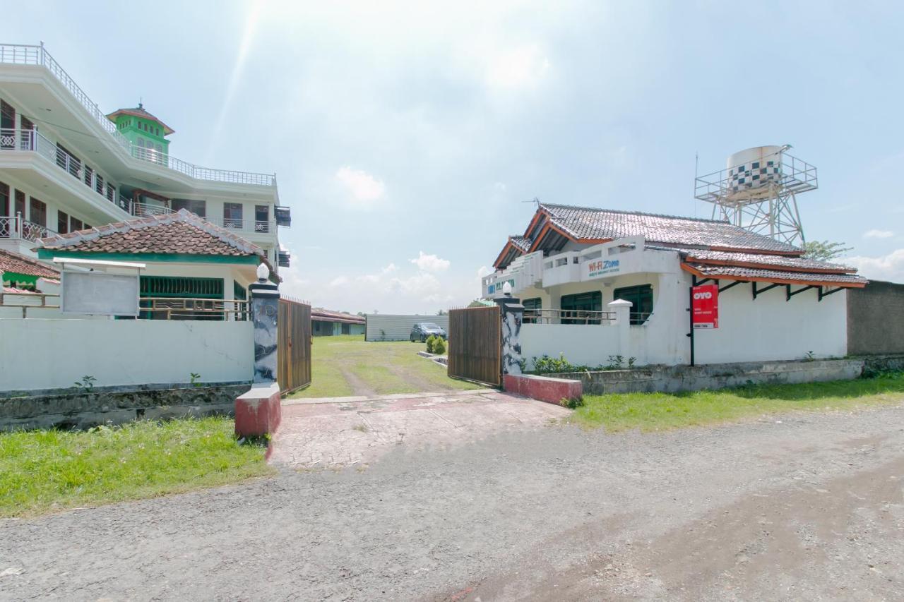Oyo 2858 Vafa Guesthouse Cianjur Exterior photo