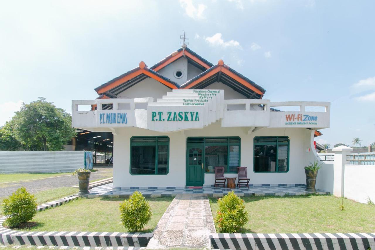 Oyo 2858 Vafa Guesthouse Cianjur Exterior photo